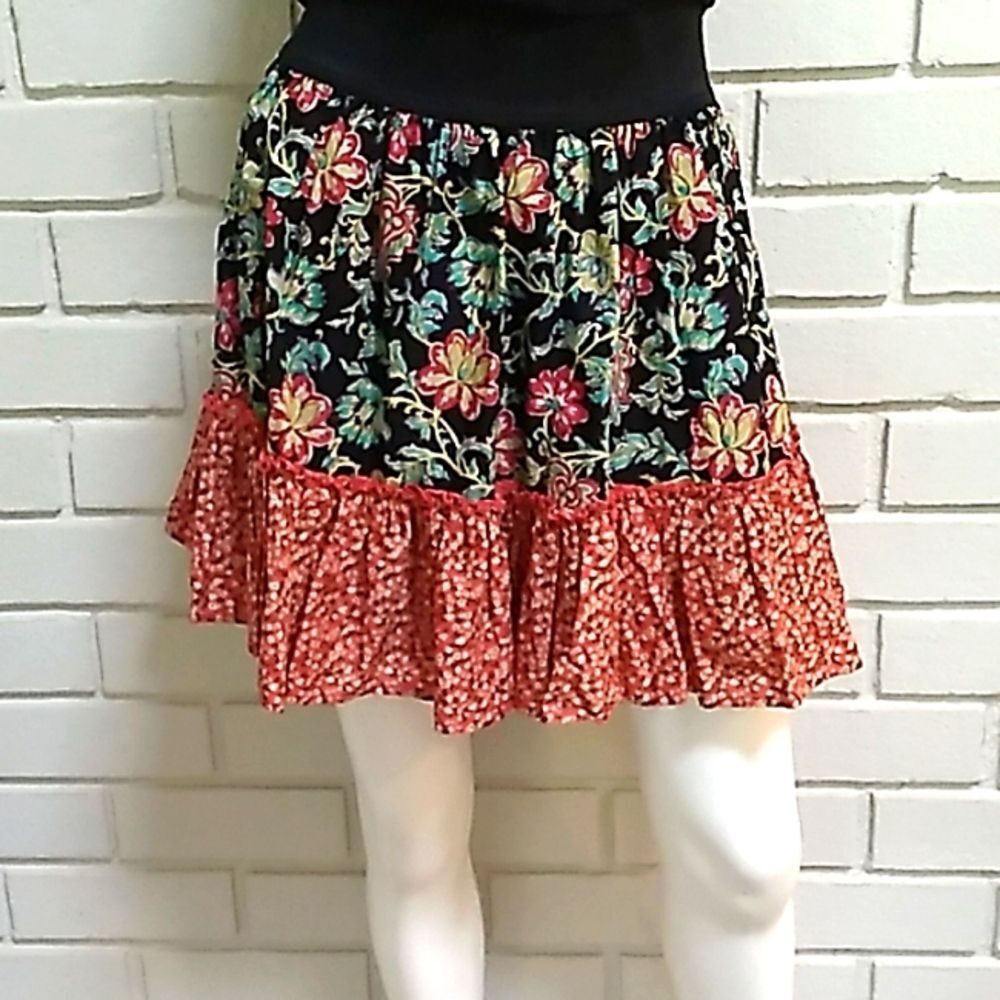 Xhileration Floral Ruffle Multicolored Mini Skirt. Size Small